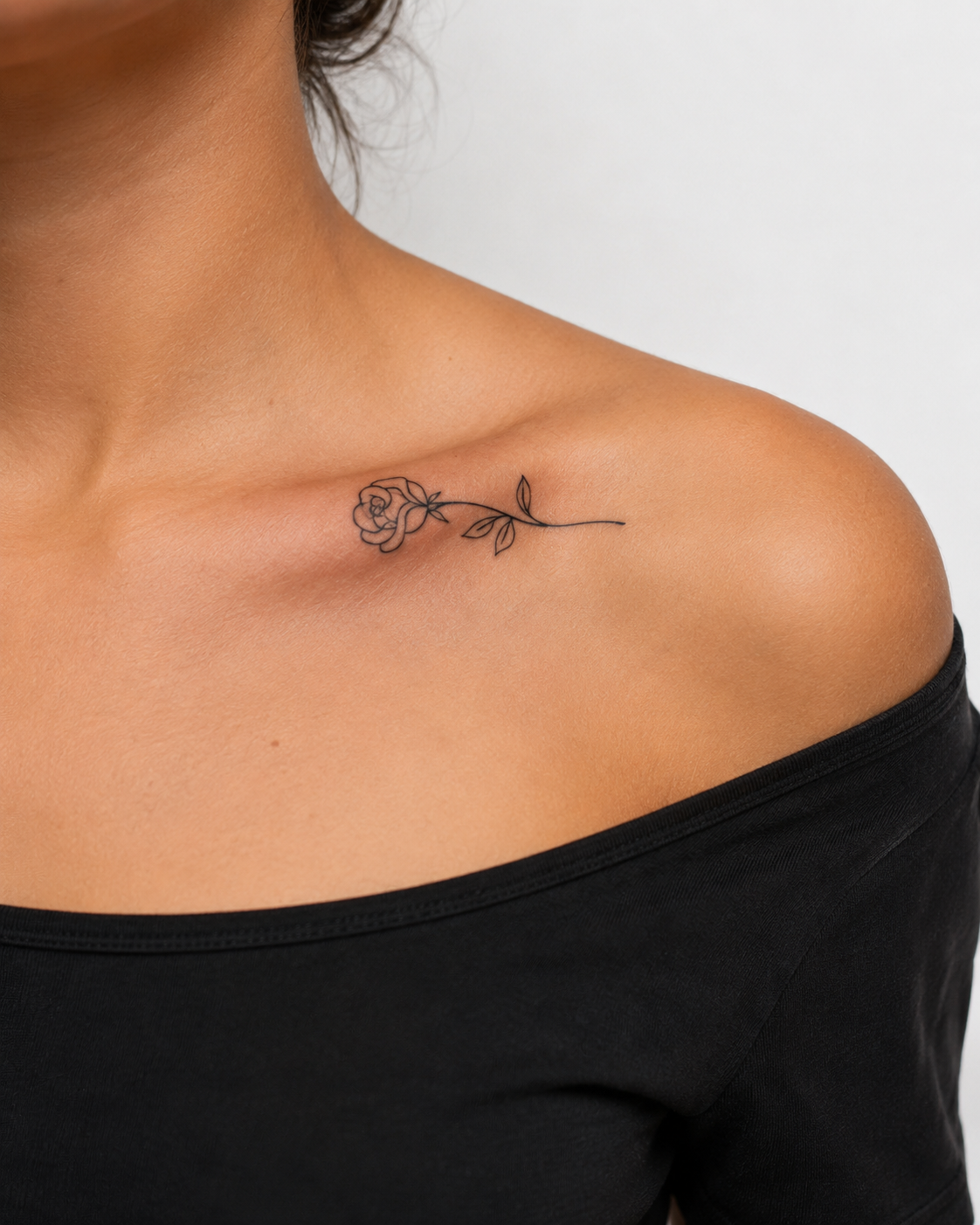 Tatouage éphémère La Rose fineline sur clavicule femme, encre jagua végétale botanique