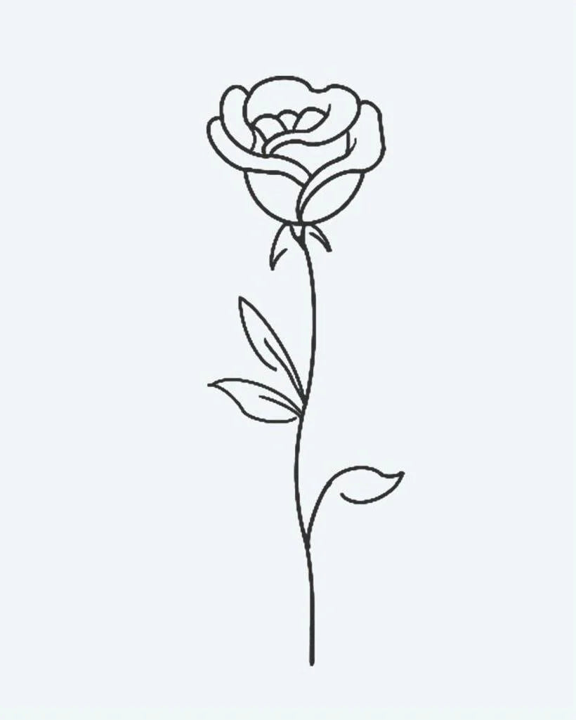 Tatouage éphémère rose fineline noir vue rapprochée sur peau