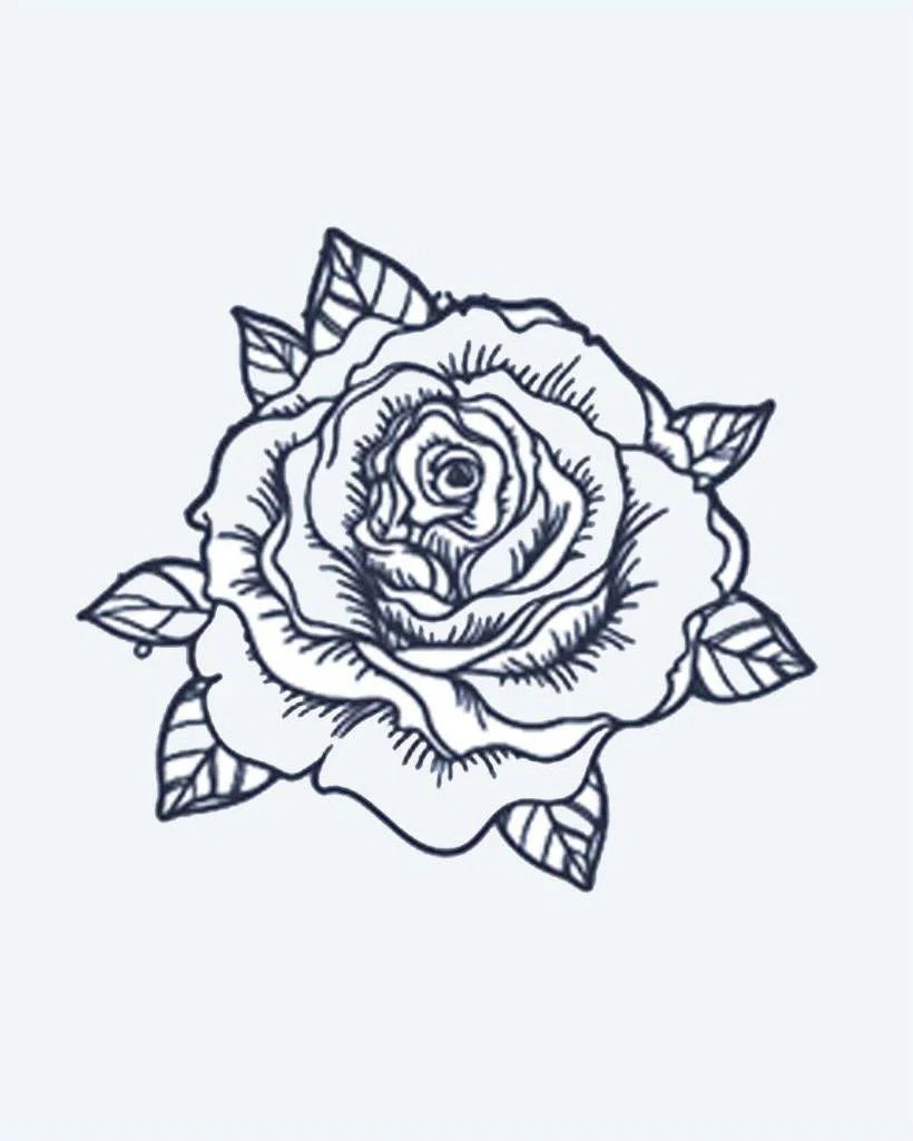 Tatouage éphémère rose pétales superposés détaillé
