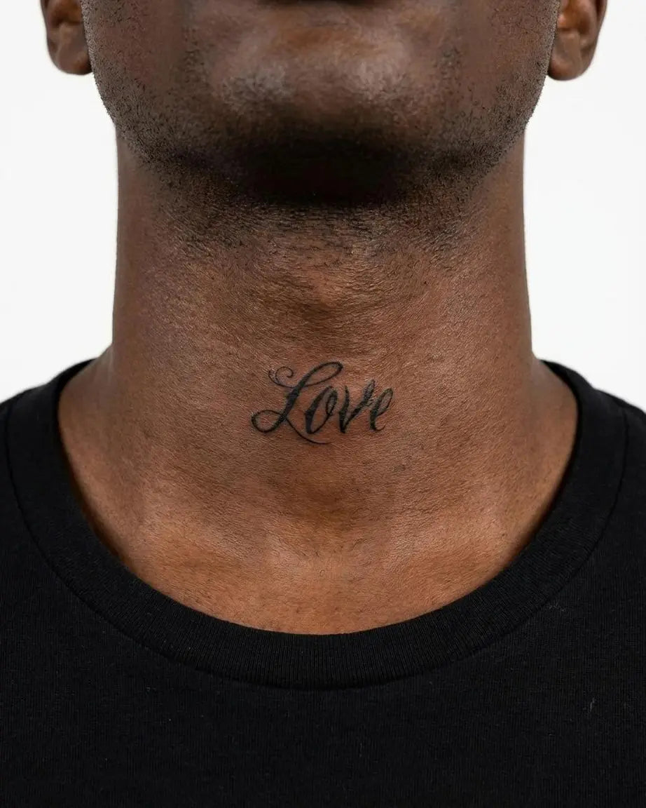 Tatouage éphémère Love calligraphie cursive italique